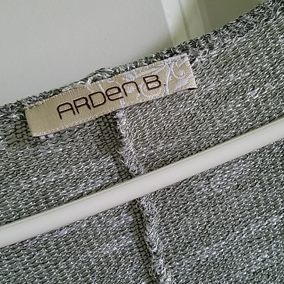 Light and Thin Cardigan - Picture 3 of 5